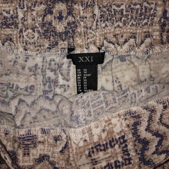 Patterned cloth shorts - Picture 2 of 4